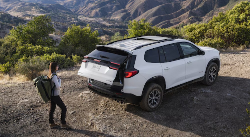A person using the Autosense Power Liftgate in a white 2025 GMC Acadia.