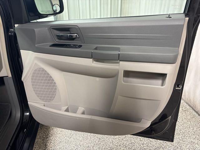 2010 Chrysler Town & Country LX