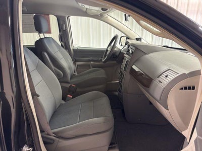 2010 Chrysler Town & Country LX