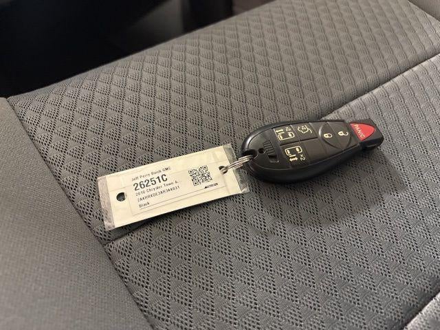 2010 Chrysler Town & Country LX