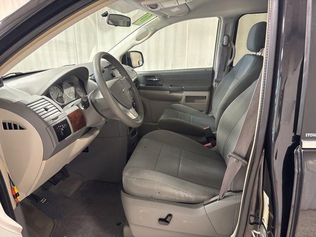 2010 Chrysler Town & Country LX