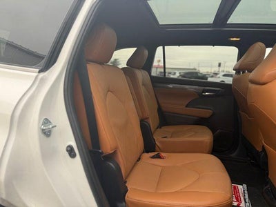 2021 Toyota Highlander Hybrid Platinum