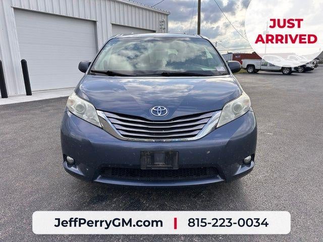 2017 Toyota Sienna XLE Auto Access Seat