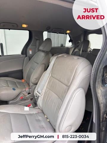 2017 Toyota Sienna XLE Auto Access Seat