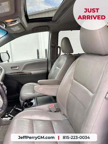 2017 Toyota Sienna XLE Auto Access Seat