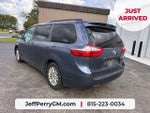 2017 Toyota Sienna XLE Auto Access Seat