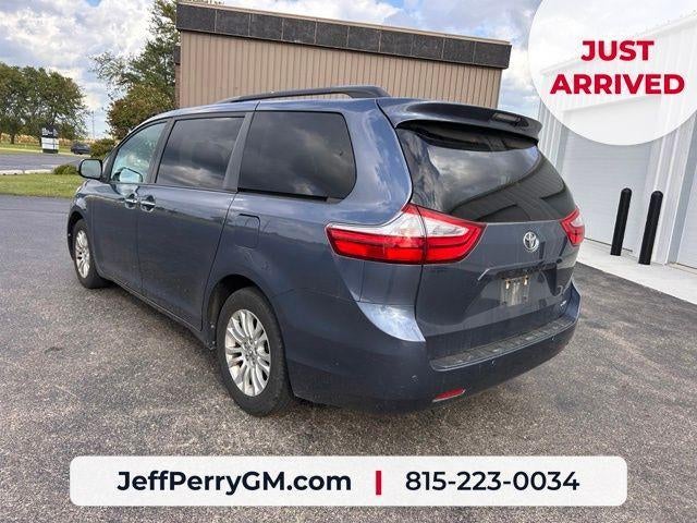 2017 Toyota Sienna XLE Auto Access Seat