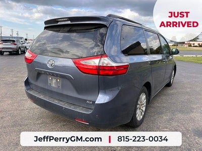 2017 Toyota Sienna XLE Auto Access Seat