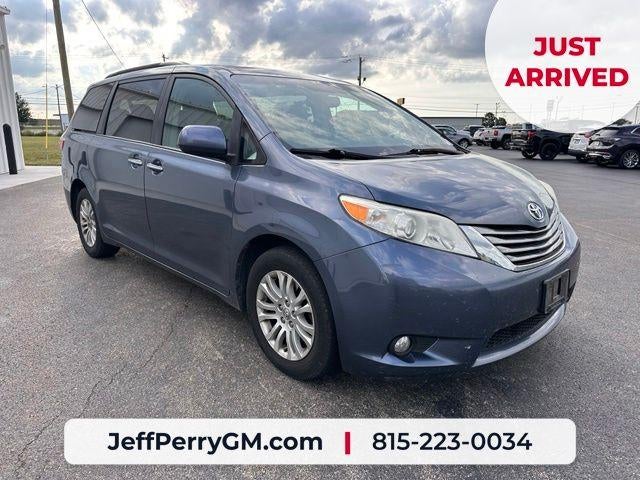 2017 Toyota Sienna XLE Auto Access Seat